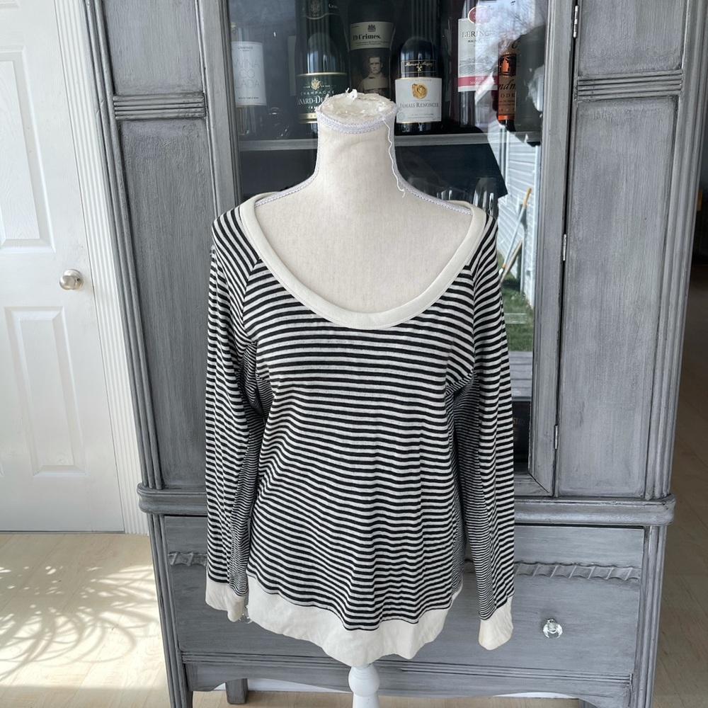 Striped Long Sleeve ❤️ALL $3/$4 ITEMS R BOGO FREE❤️